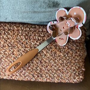 Cookie Cutter and Turner